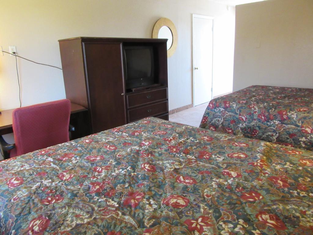 Bella Vista Inn And Suites Grand Prairie Room photo